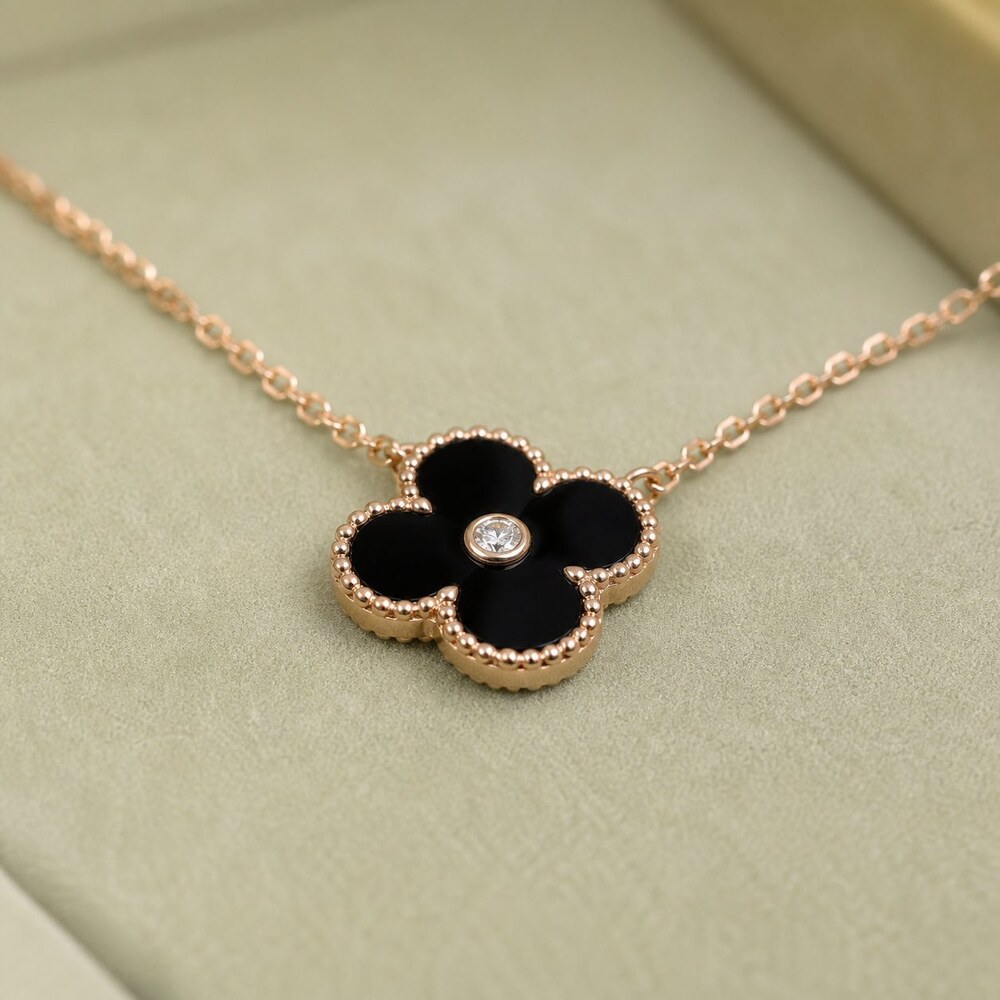 Van Cleef & Arpels Elegant Signature Necklace Style 5 | New with Box - Picture 7 of 9